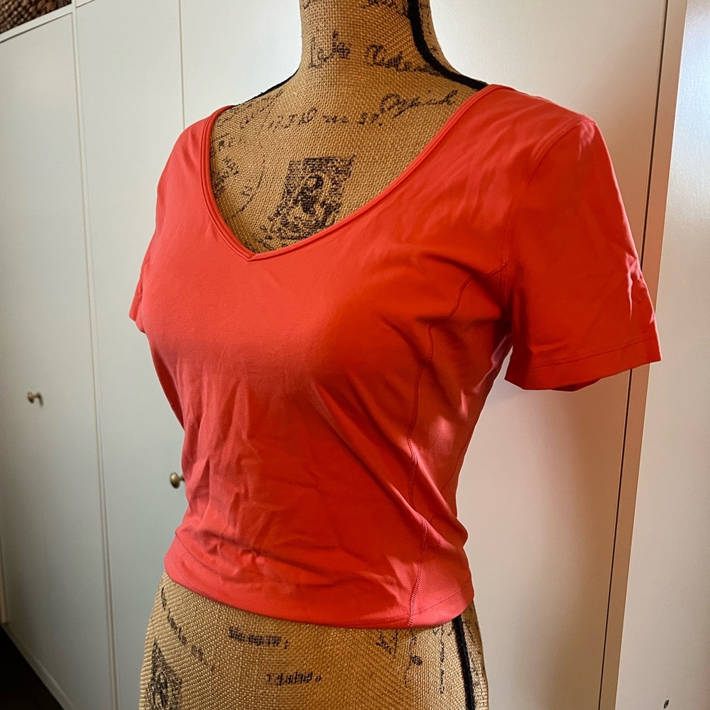 Vibrant Lululemon Coral V-Neck Women's Top - Picture 2 of 3